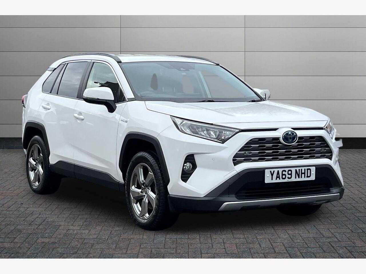 Main listing image - Toyota RAV4