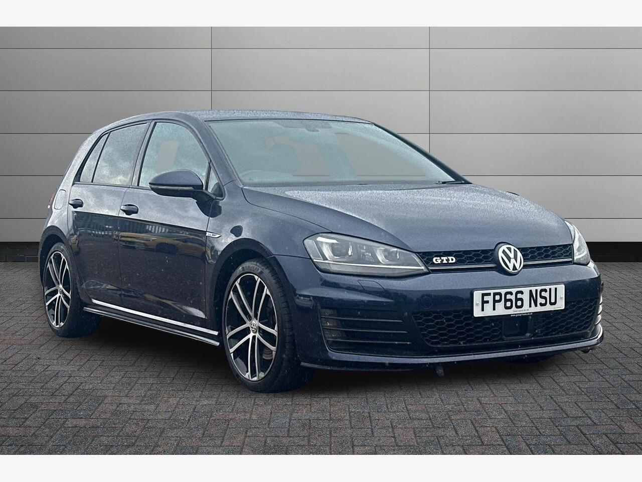 Main listing image - Volkswagen Golf