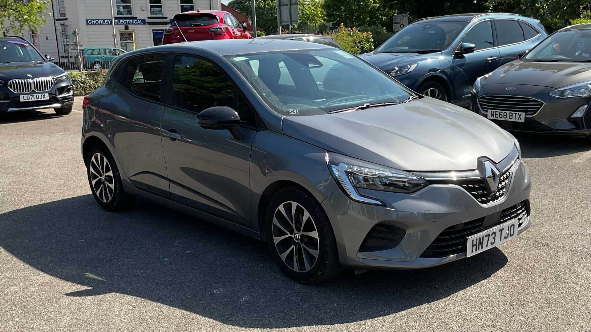 Main listing image - Renault Clio