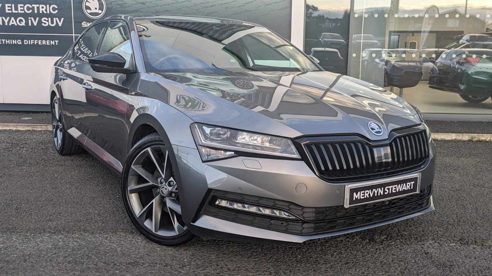 Main listing image - Skoda Superb