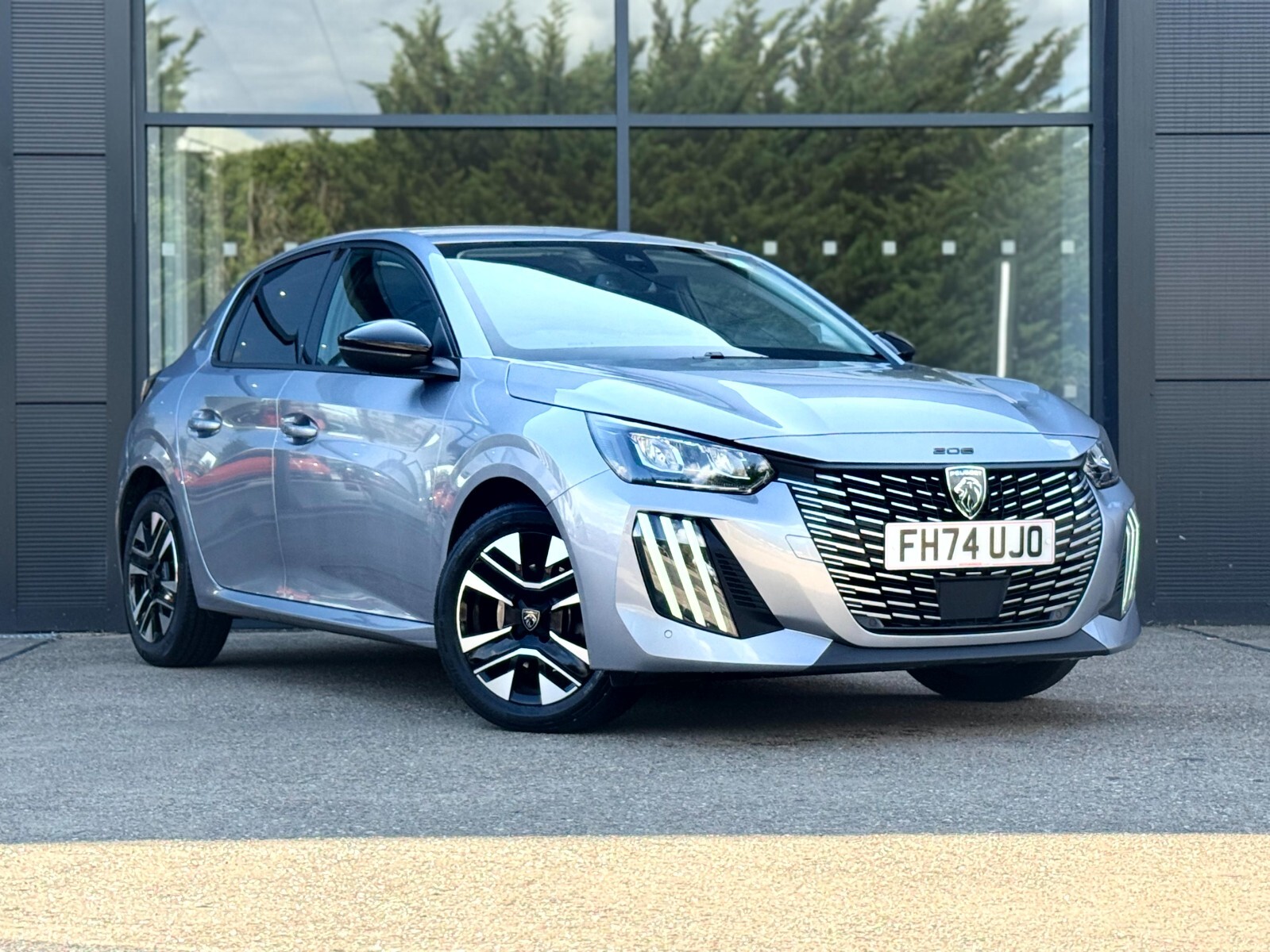 Main listing image - Peugeot 208