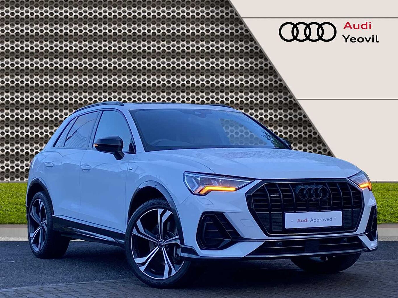 Main listing image - Audi Q3