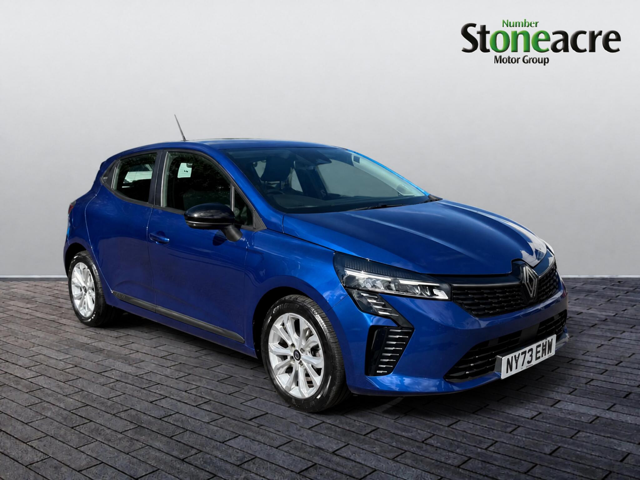 Main listing image - Renault Clio