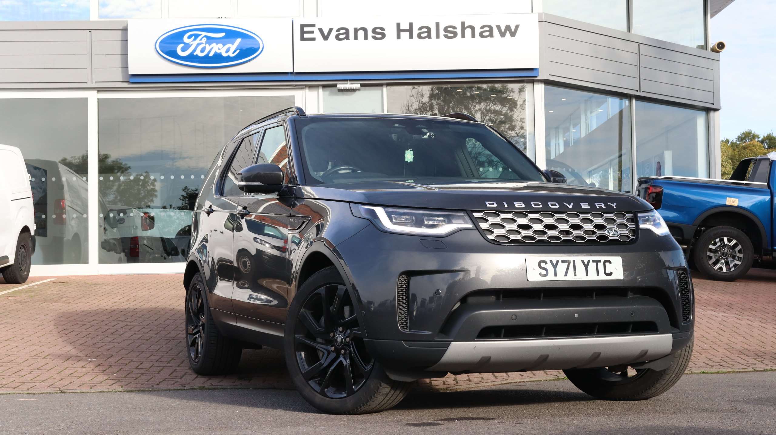 Main listing image - Land Rover Discovery