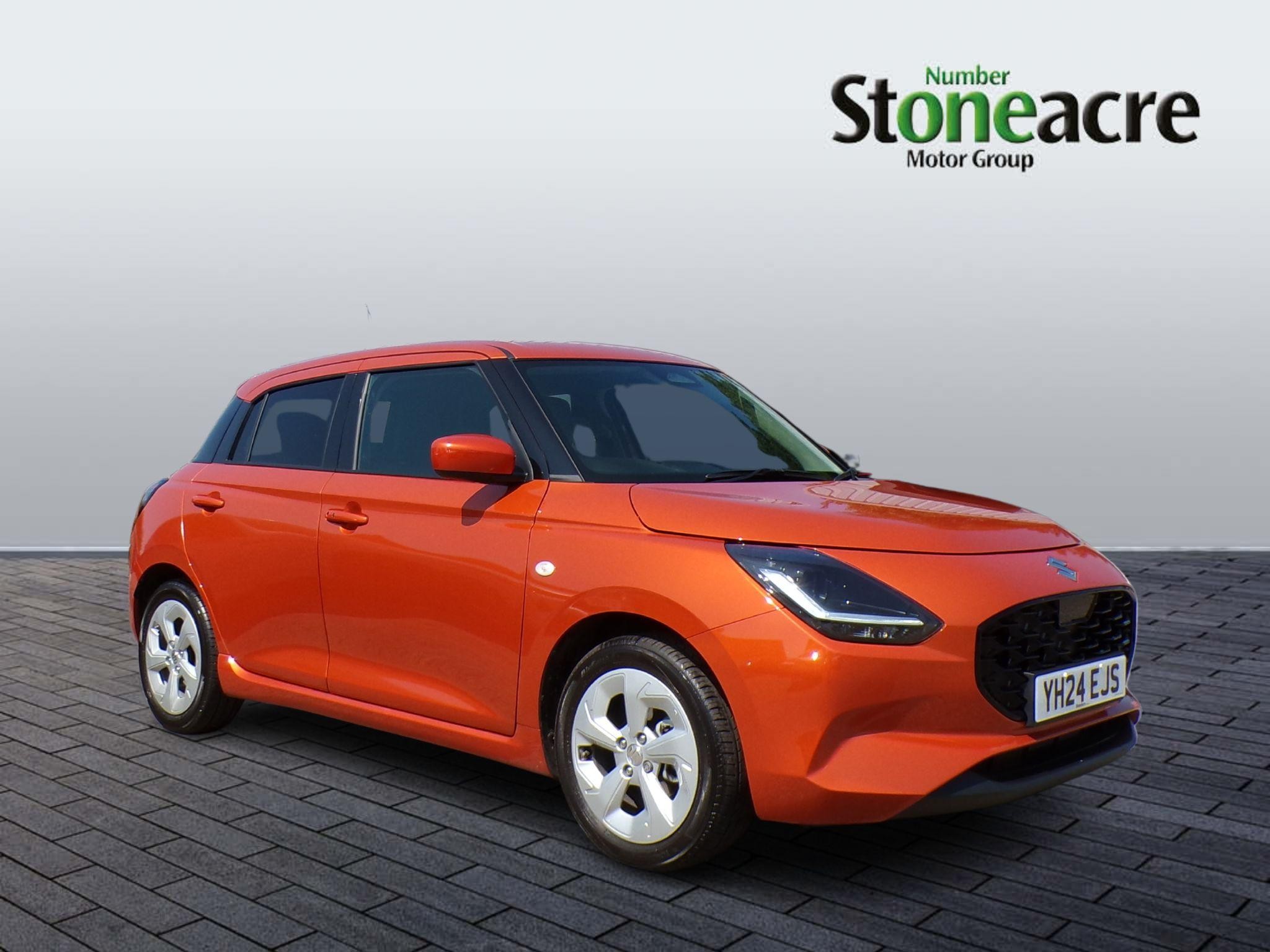 Main listing image - Suzuki Swift