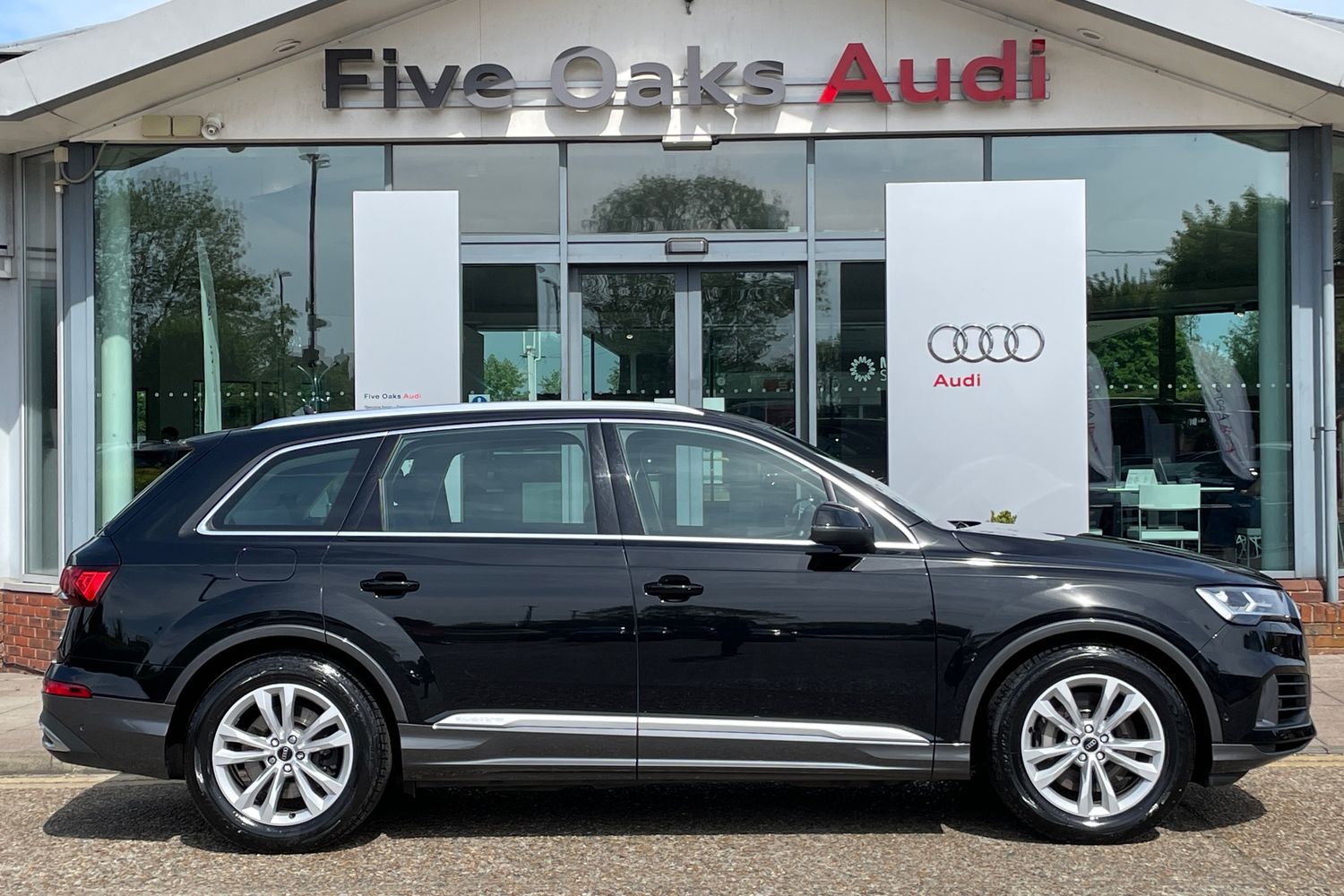 Main listing image - Audi Q7