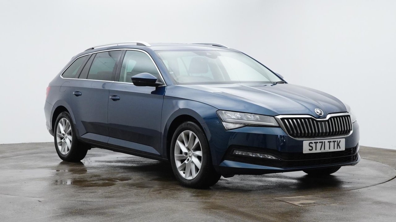 Main listing image - Skoda Superb Estate