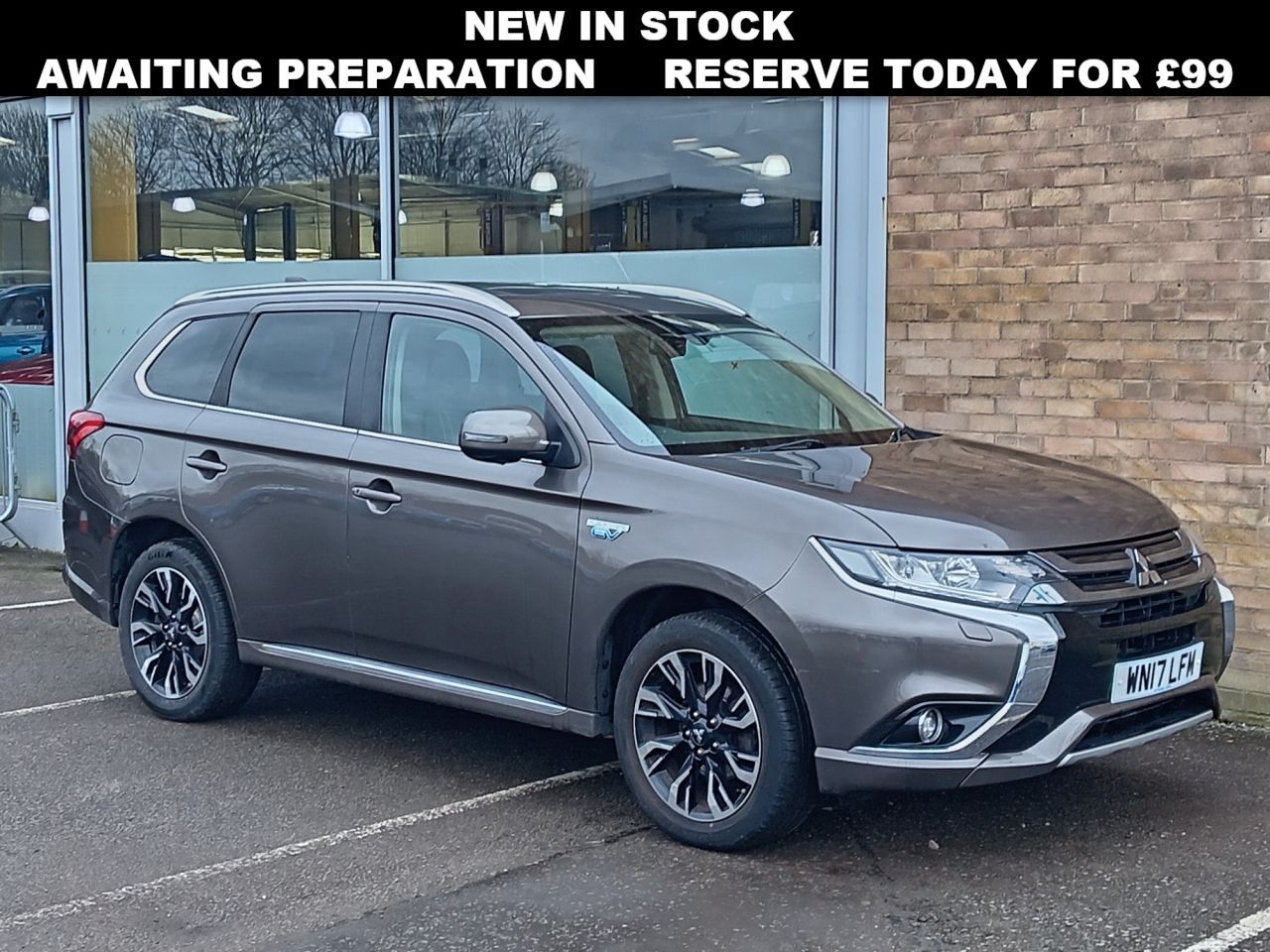 Main listing image - Mitsubishi Outlander