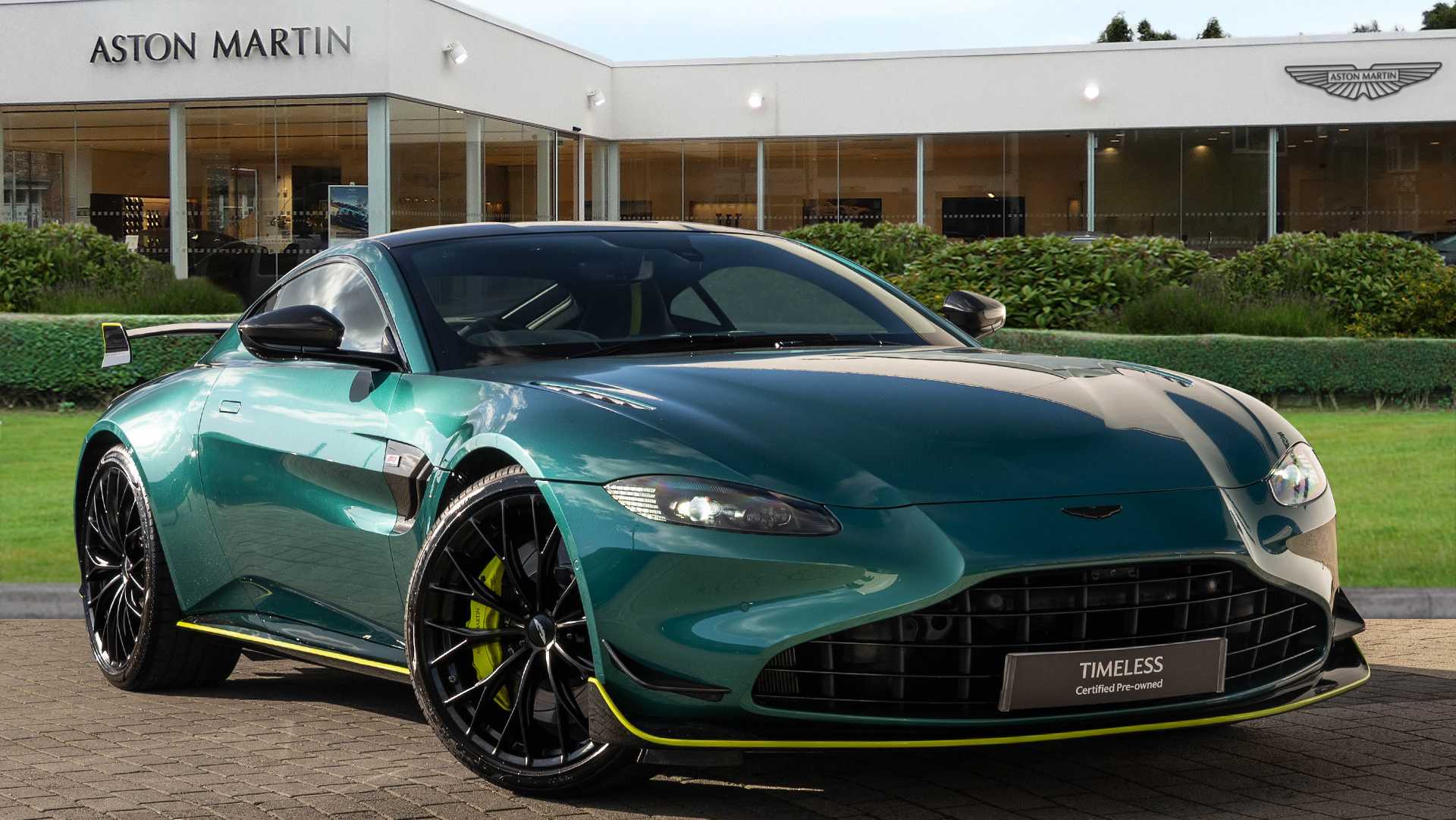 Main listing image - Aston Martin Vantage