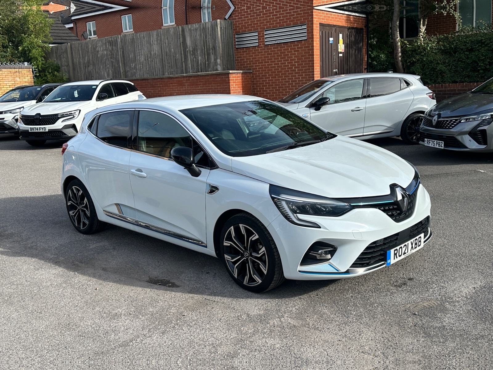 Main listing image - Renault Clio