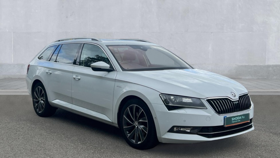 Main listing image - Skoda Superb Estate