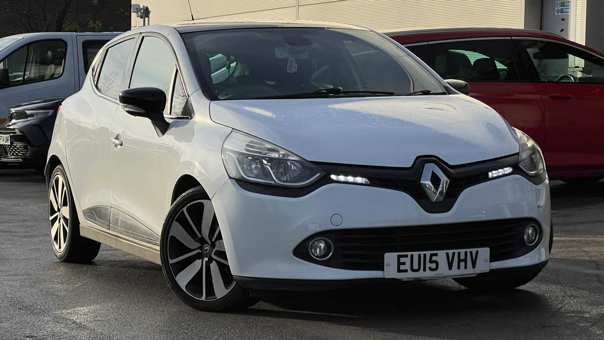 Main listing image - Renault Clio