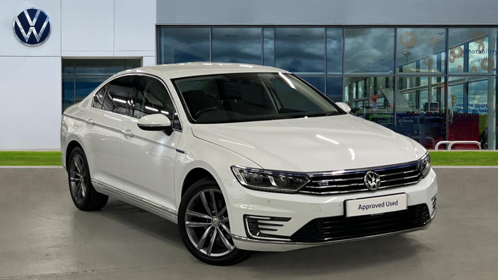 Main listing image - Volkswagen Passat GTE