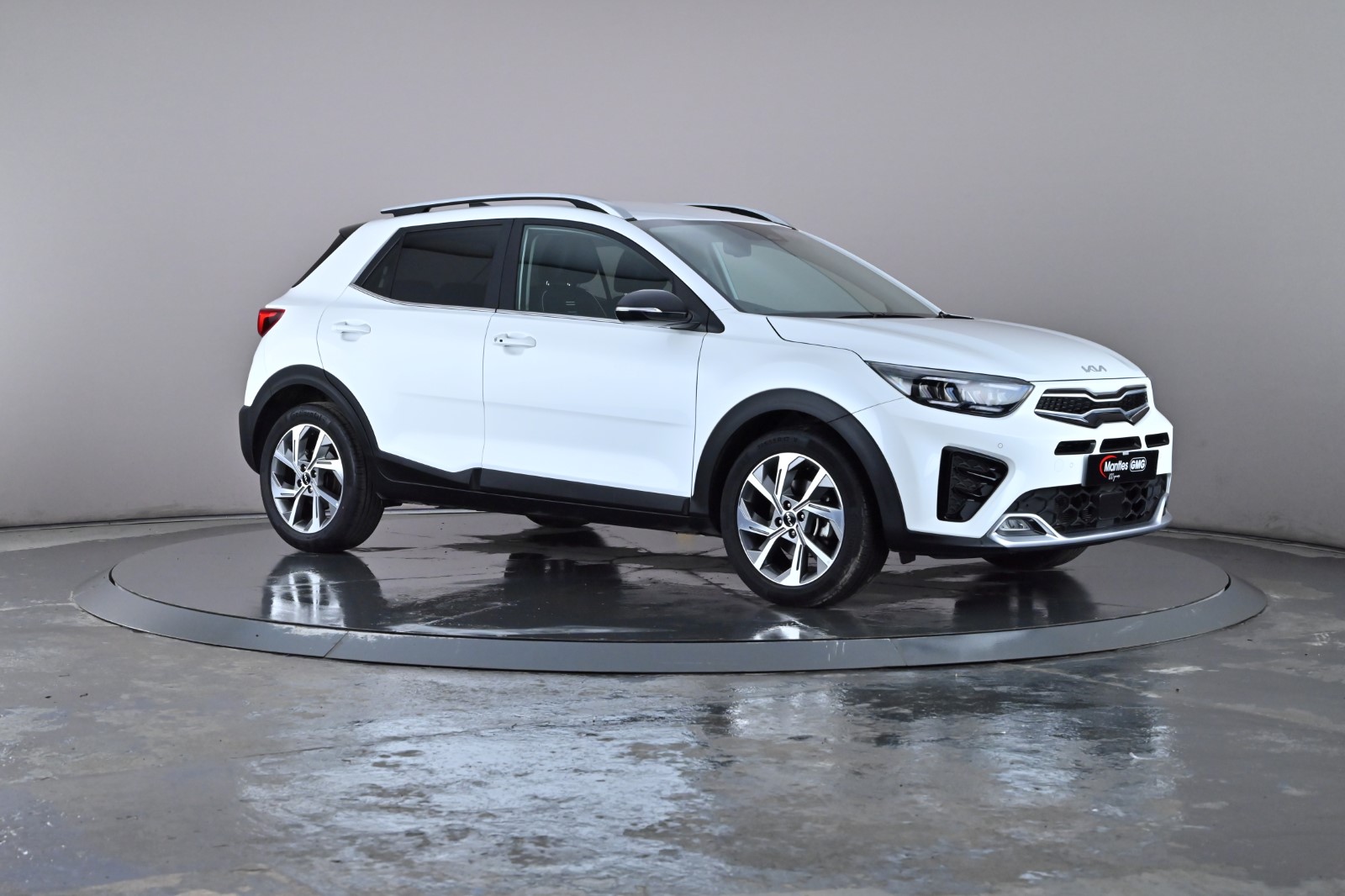 Main listing image - Kia Stonic