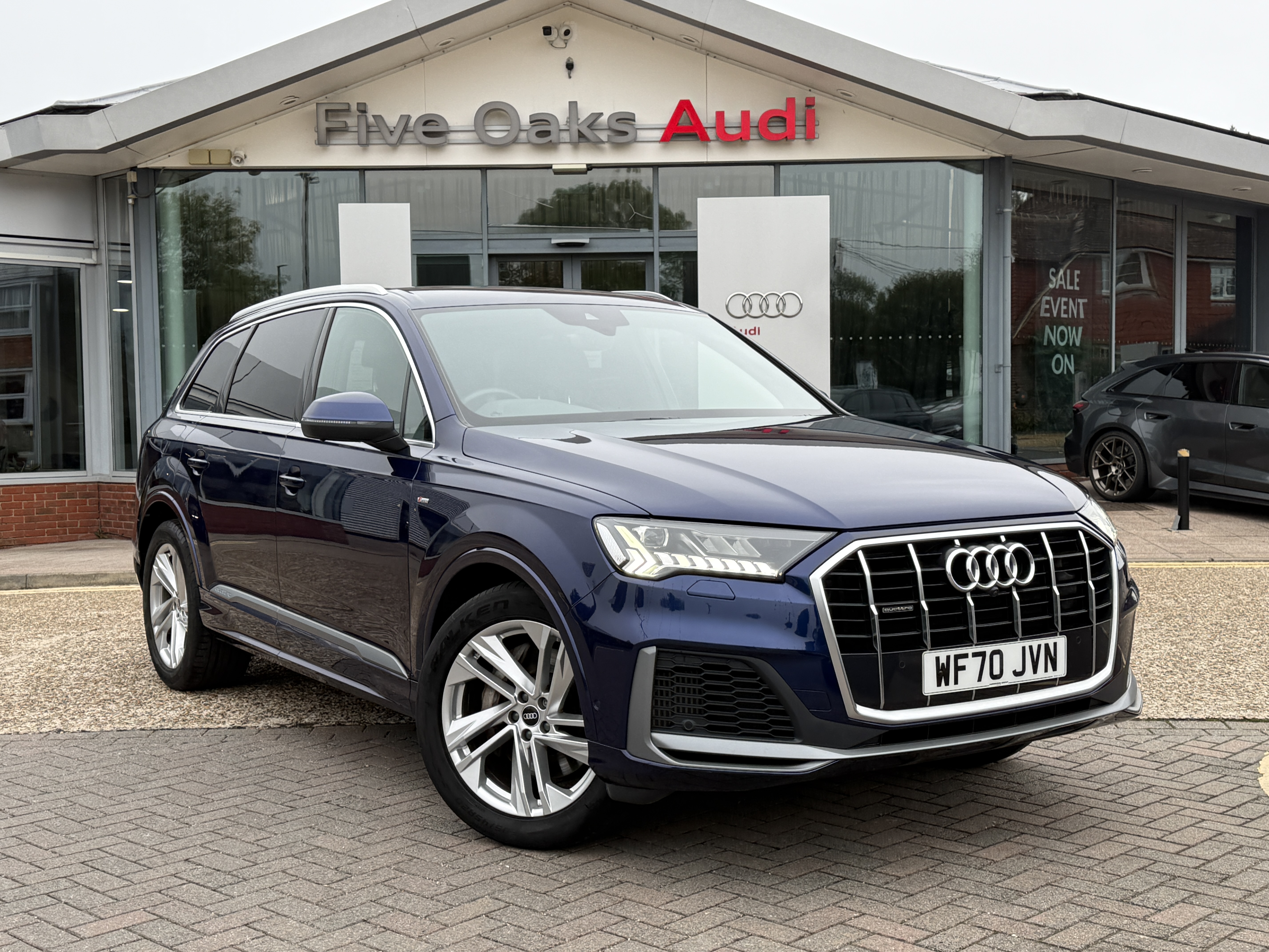 Main listing image - Audi Q7