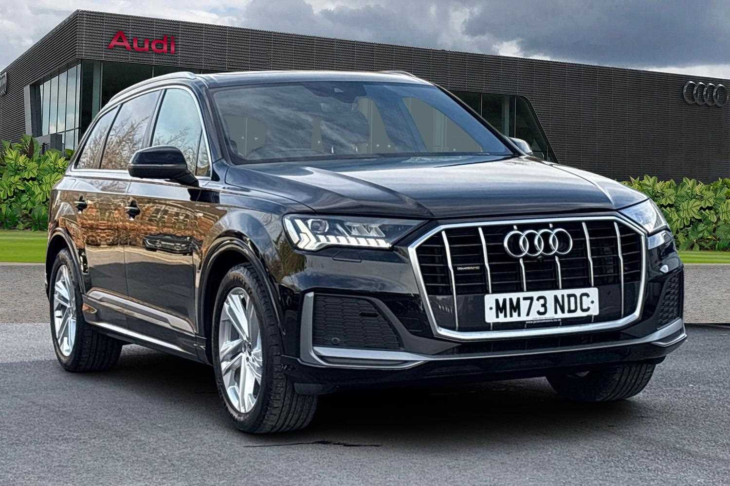 Main listing image - Audi Q7