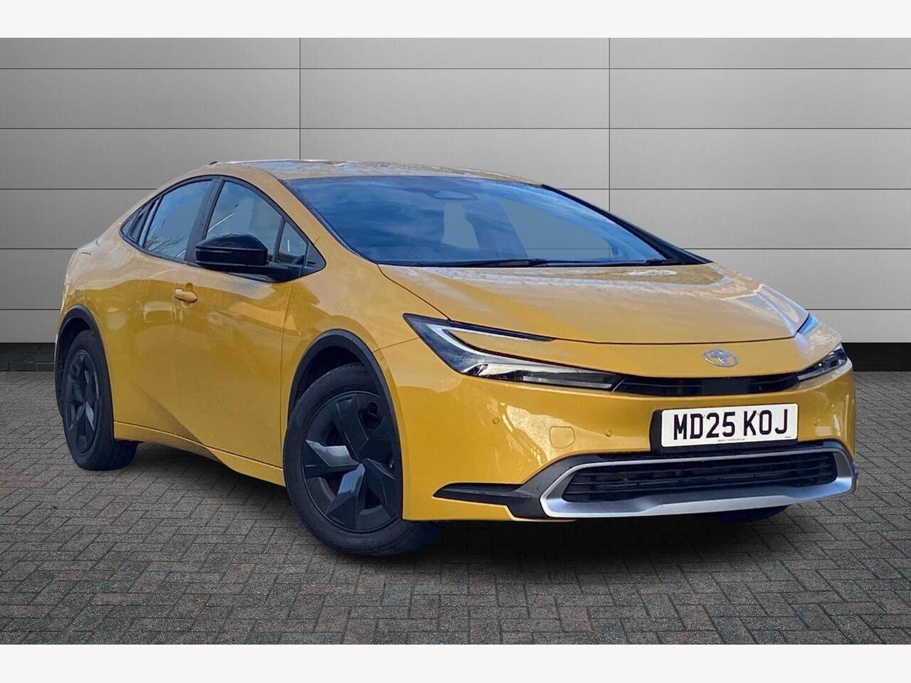 Main listing image - Toyota Prius Plug-In