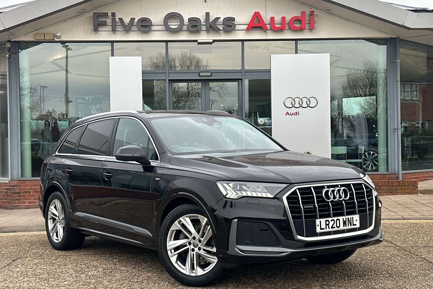 Main listing image - Audi Q7