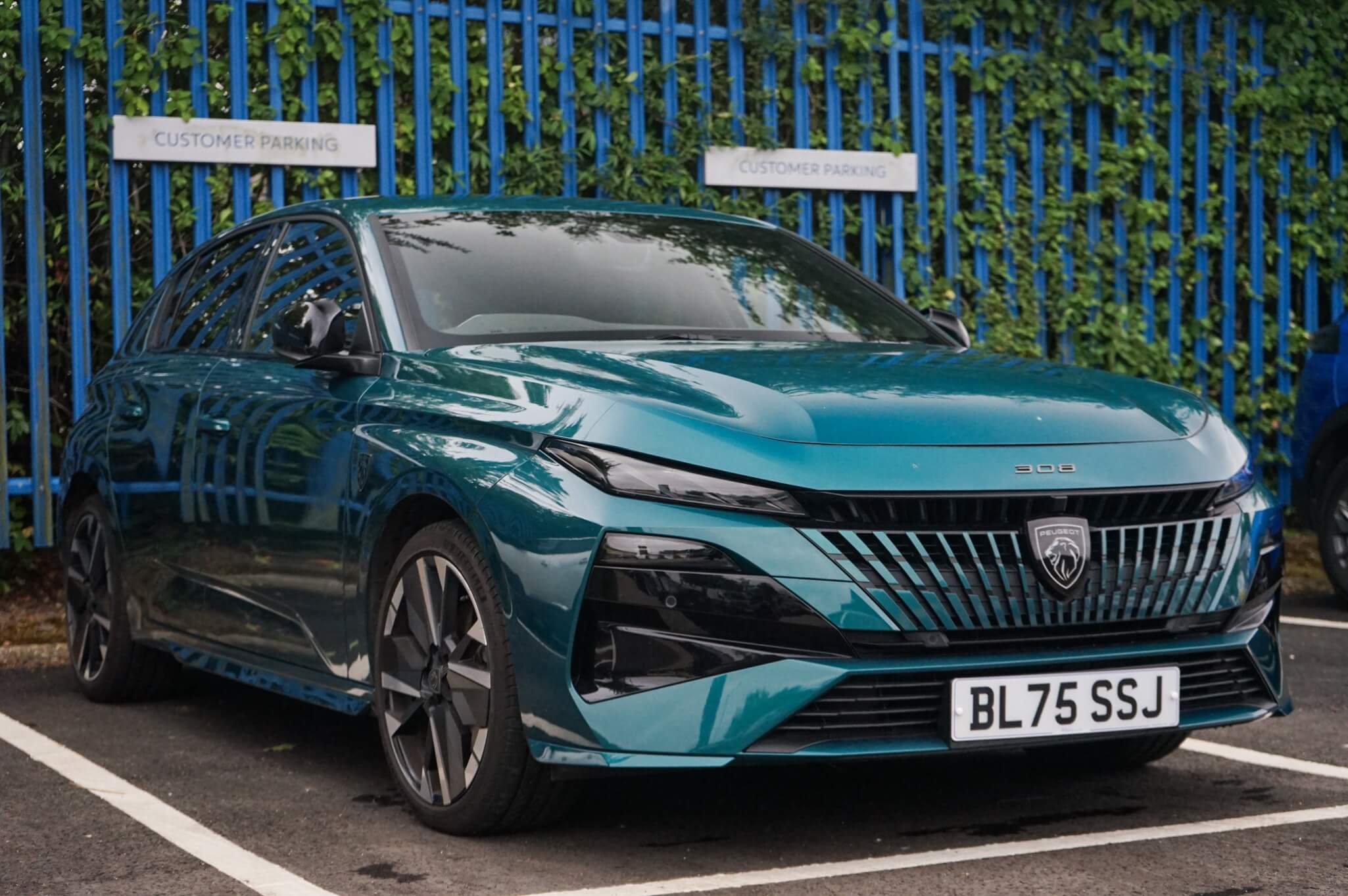 Main listing image - Peugeot 308