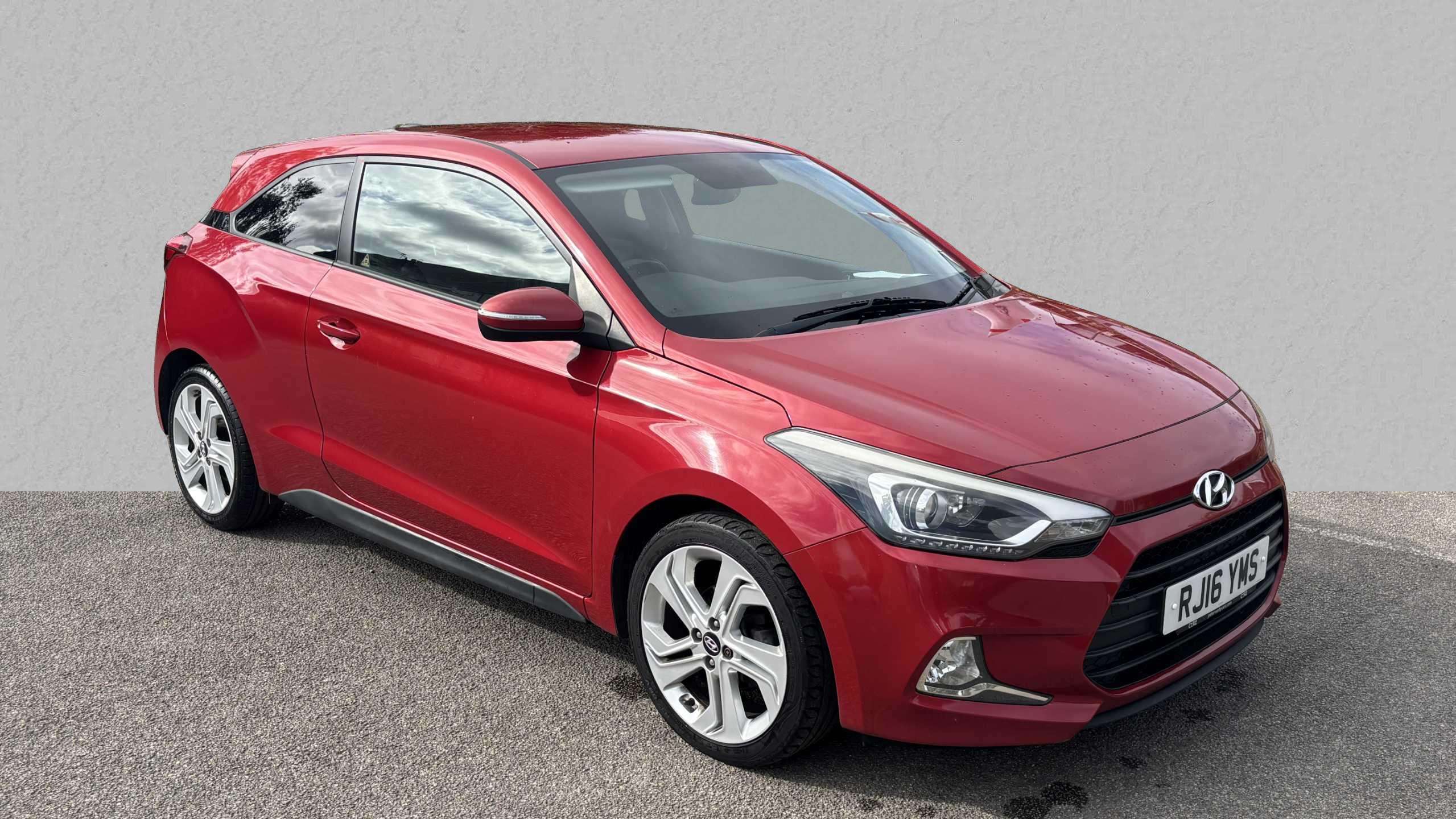Main listing image - Hyundai i20
