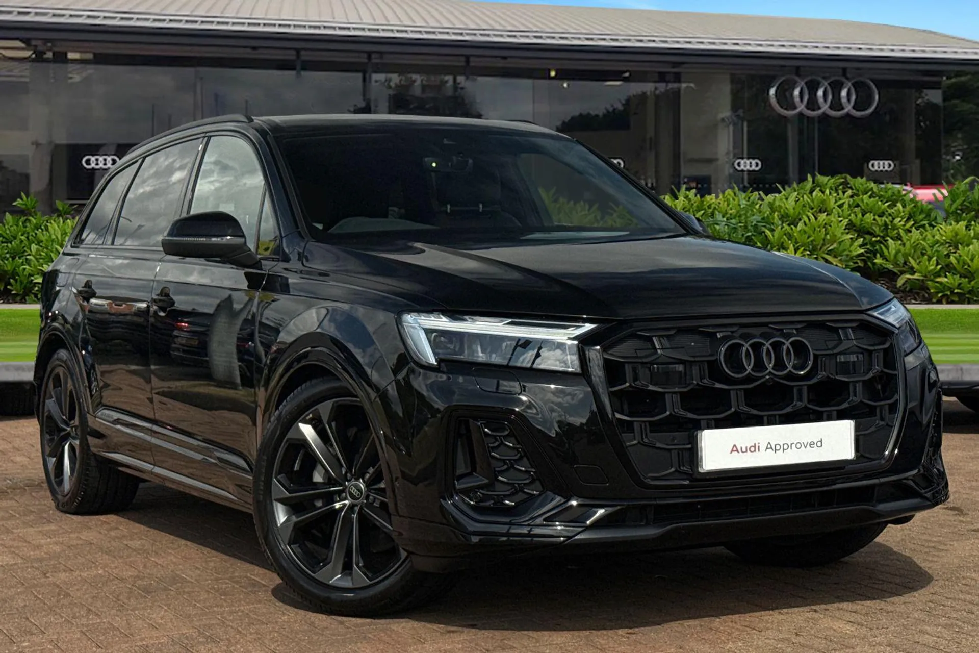 Main listing image - Audi Q7