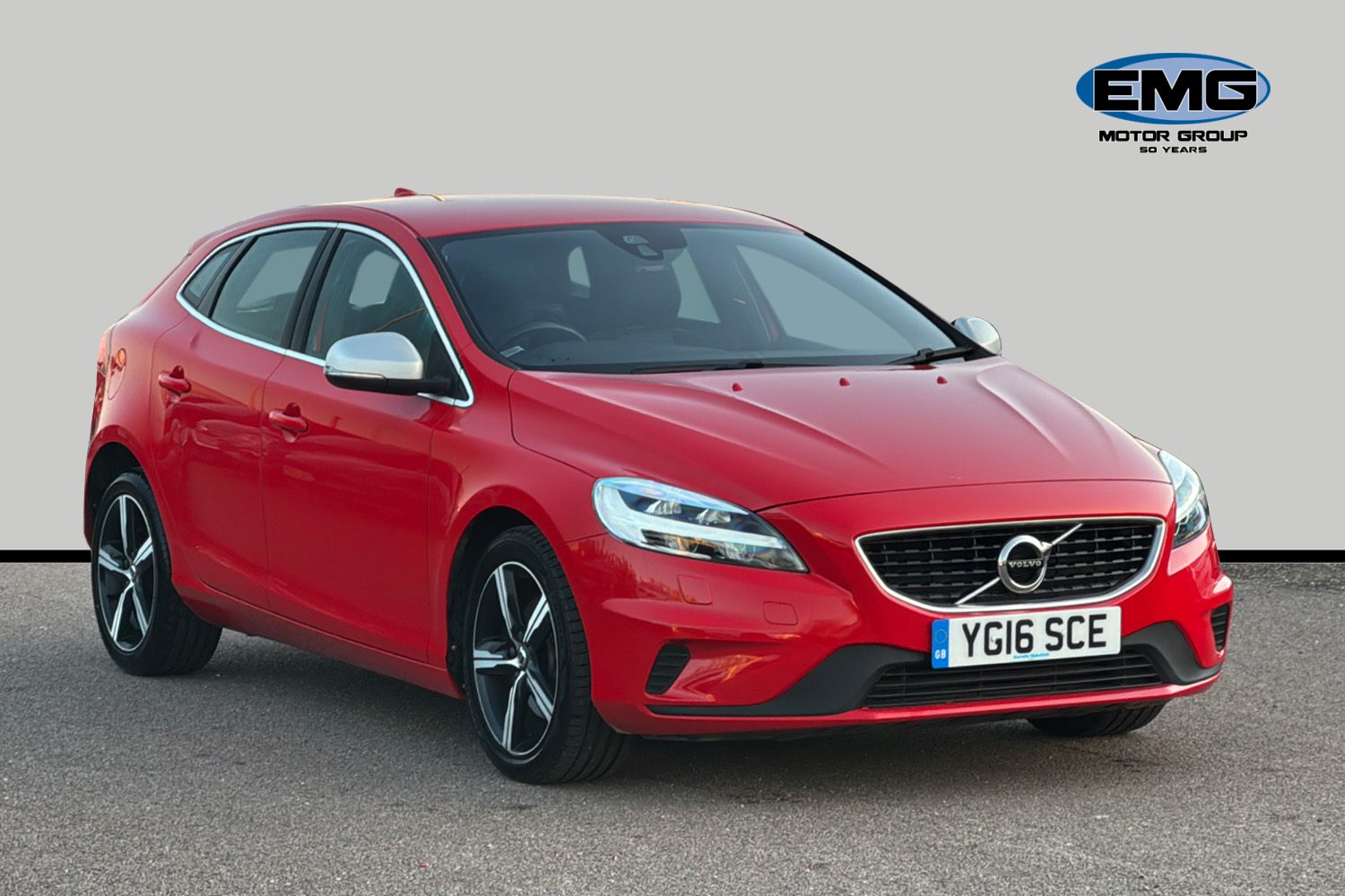 Main listing image - Volvo V40