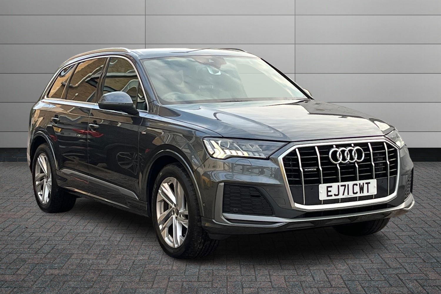 Main listing image - Audi Q7