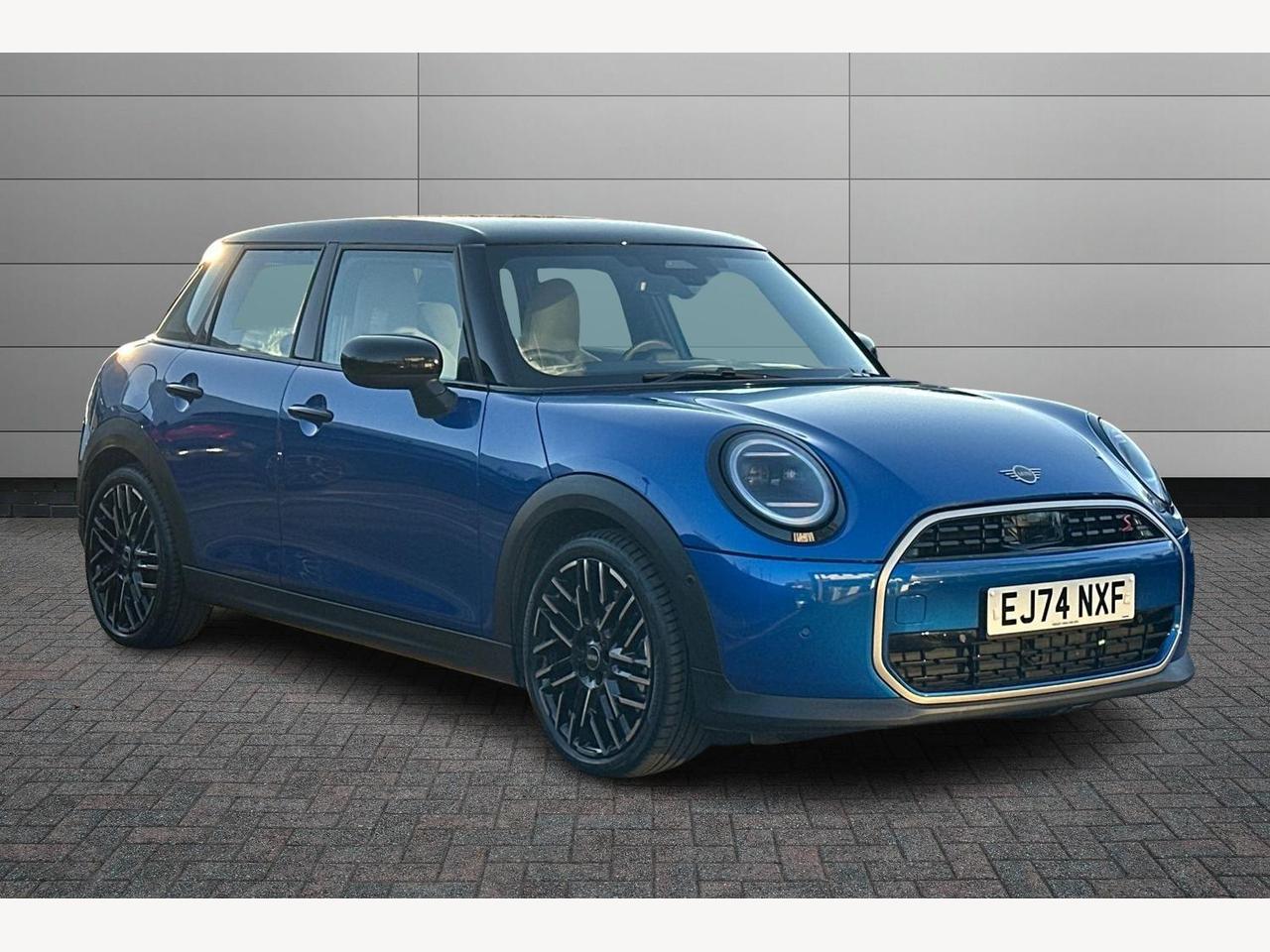 Main listing image - MINI Hatchback 5dr