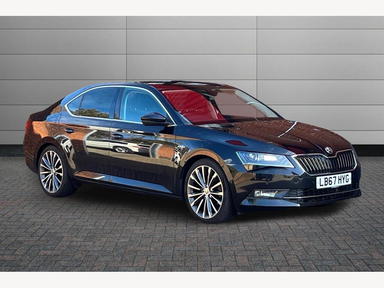Main listing image - Skoda Superb