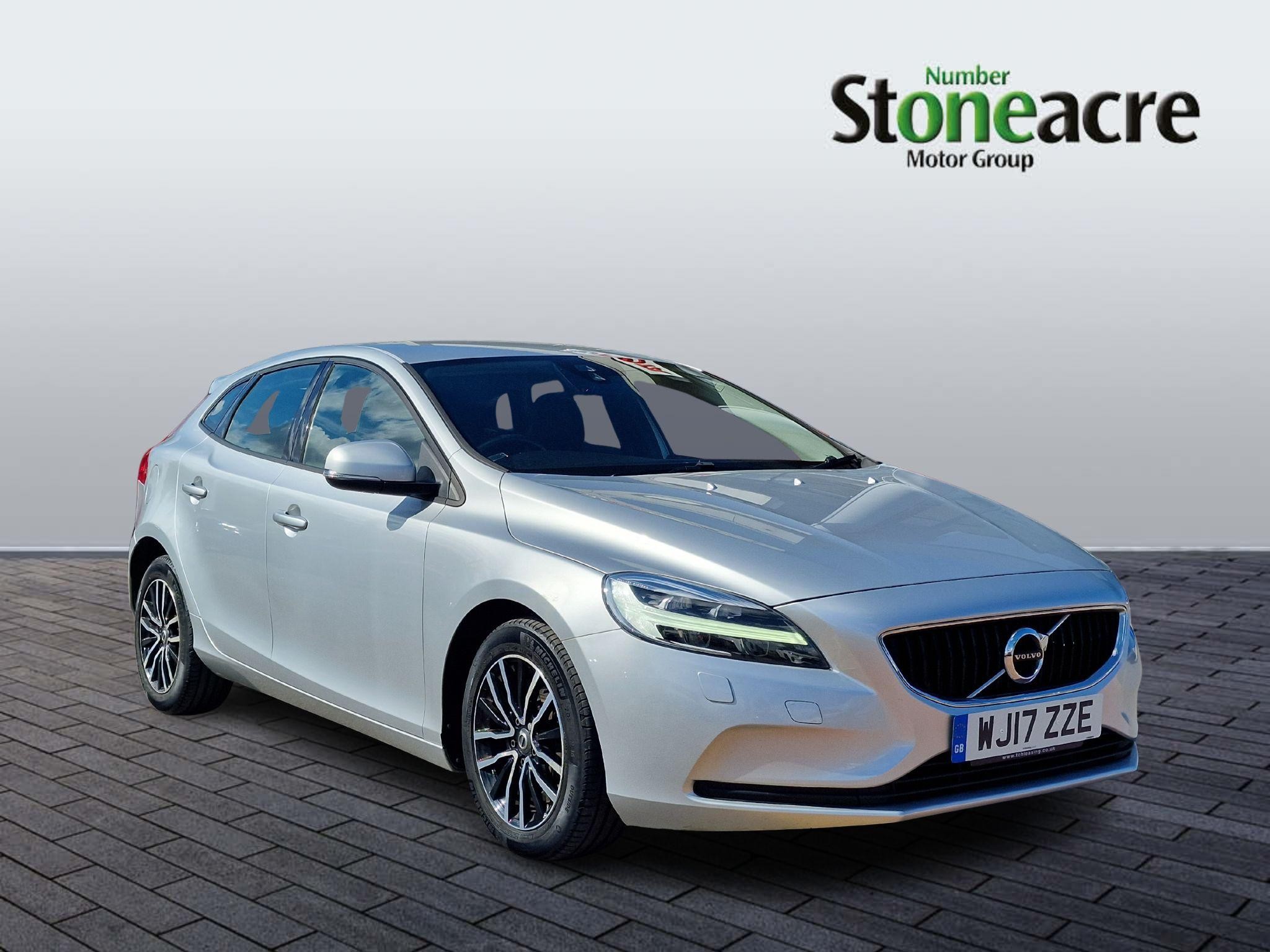 Main listing image - Volvo V40