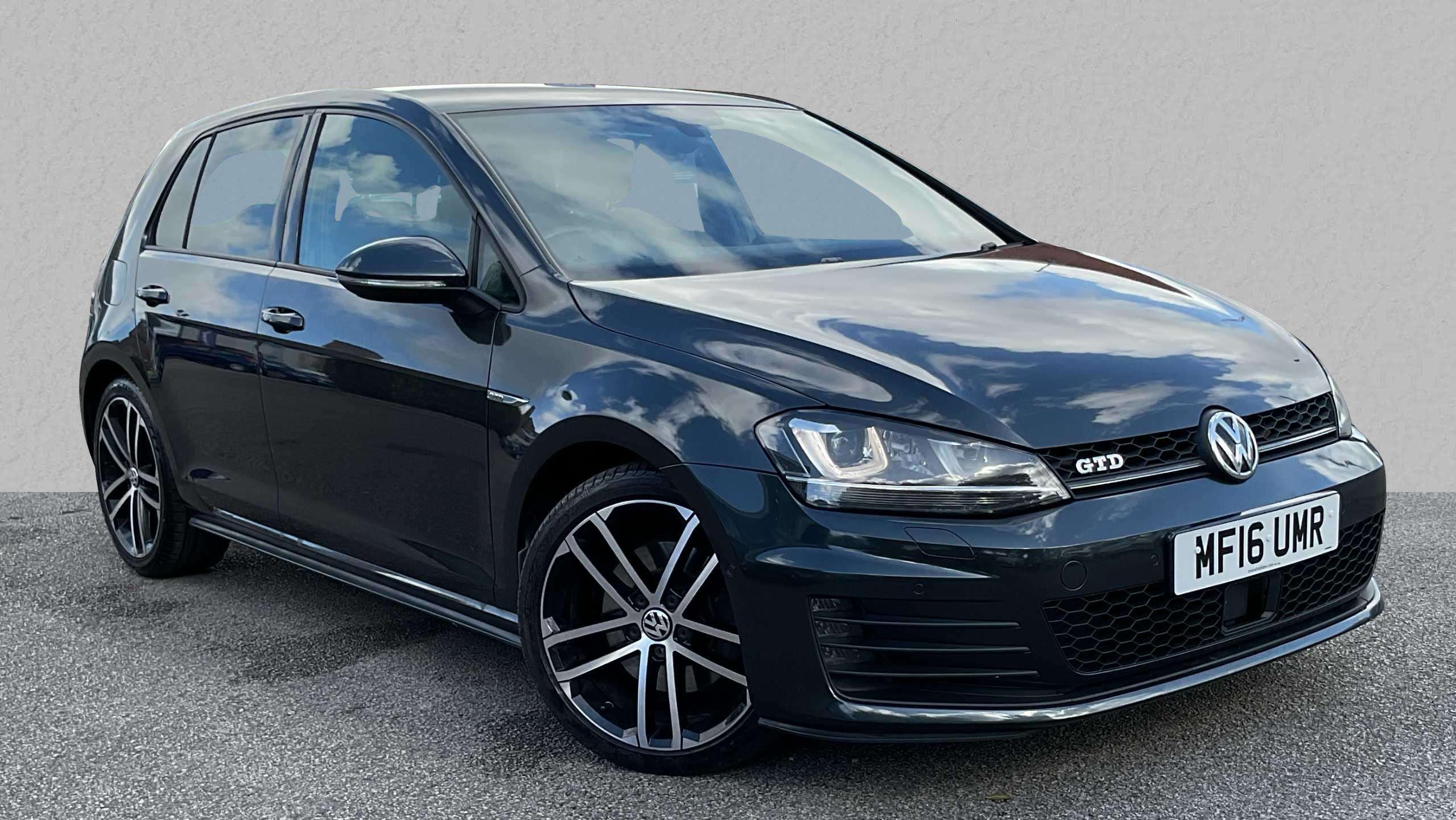 Main listing image - Volkswagen Golf