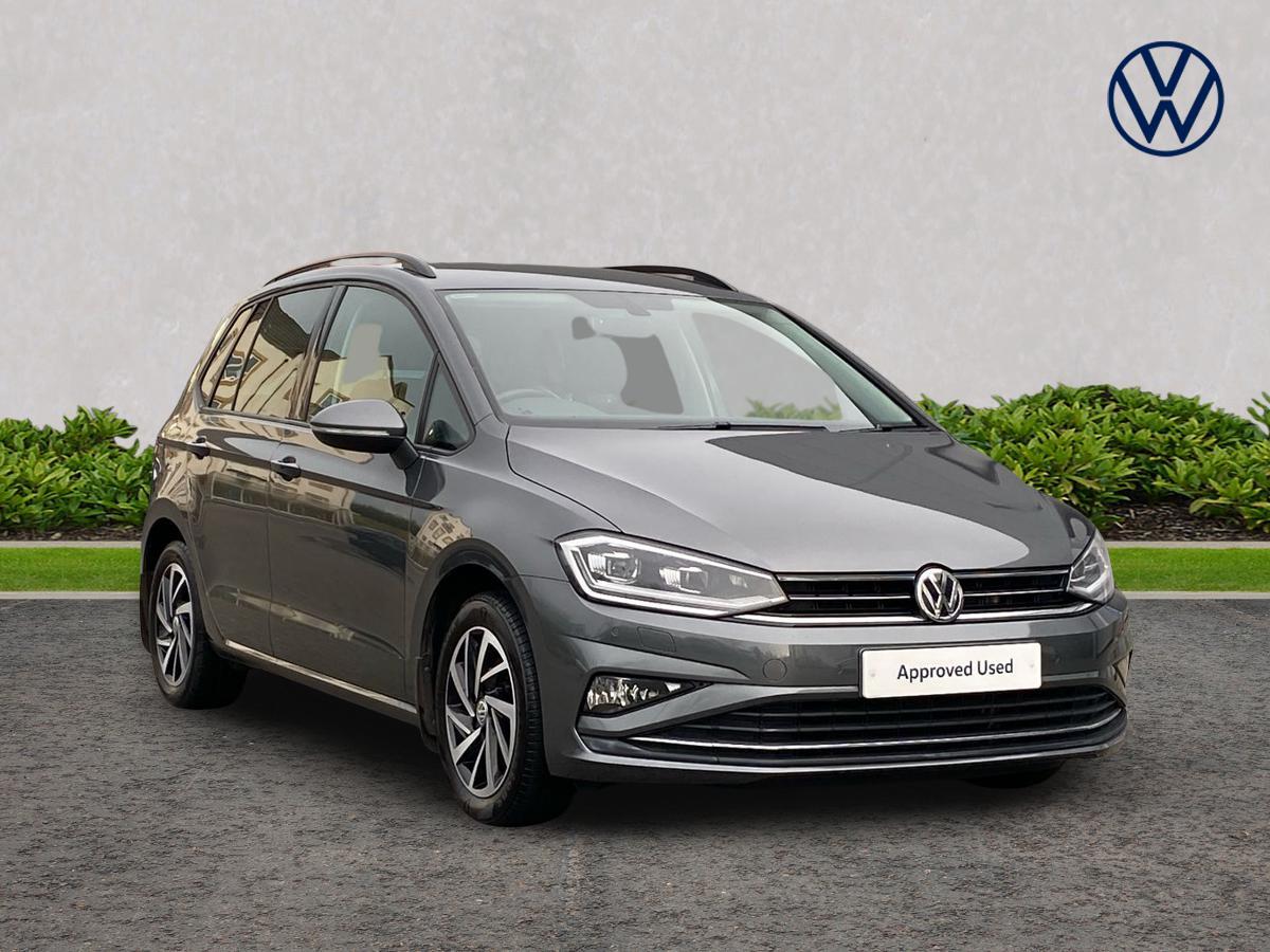 Main listing image - Volkswagen Golf SV