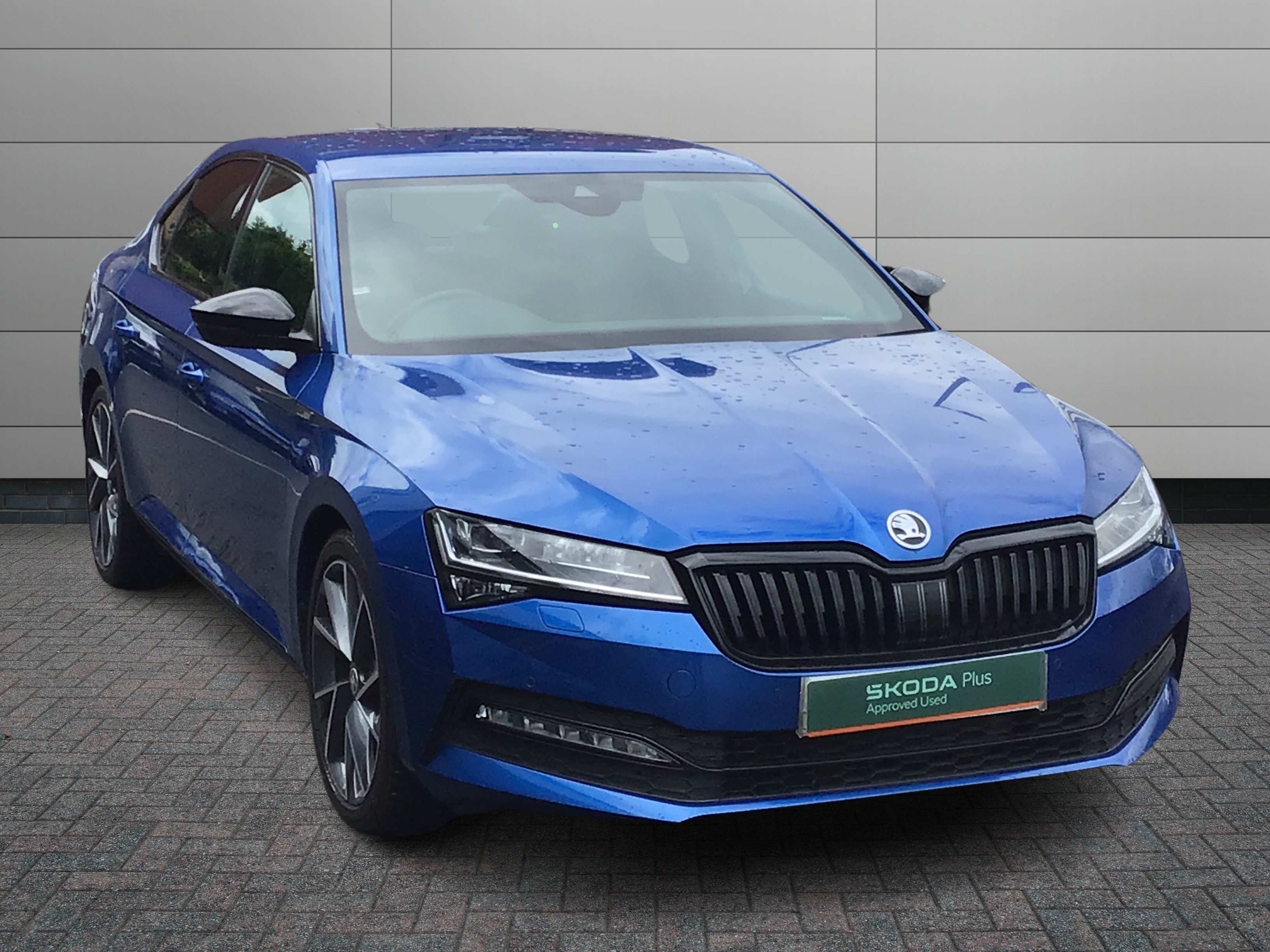 Main listing image - Skoda Superb