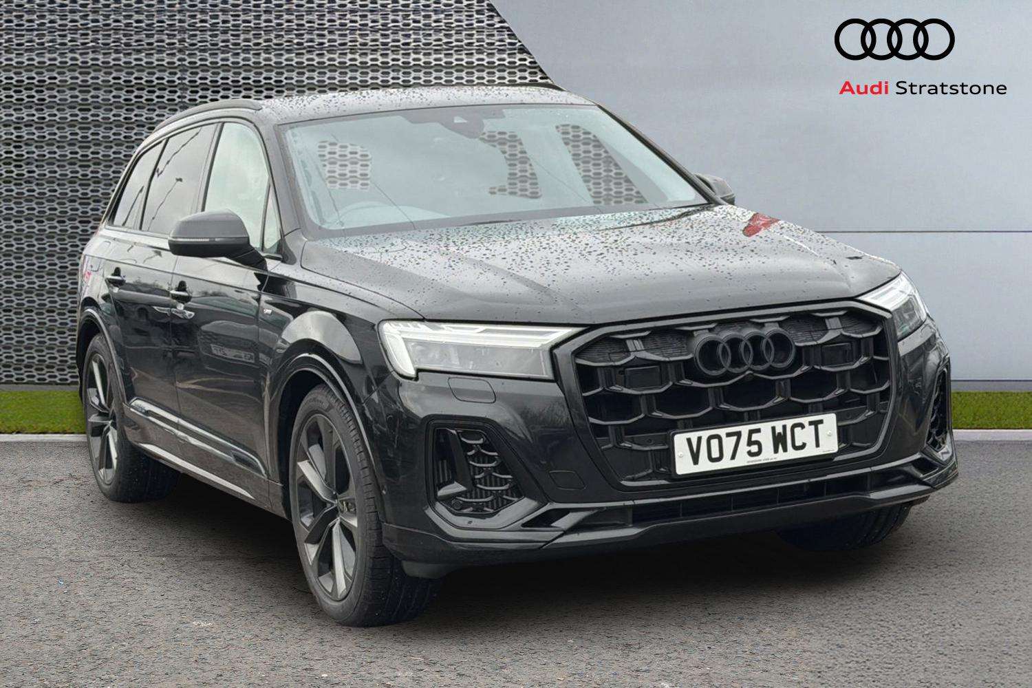Main listing image - Audi Q7