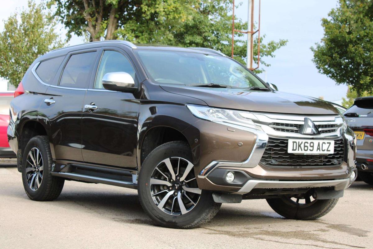 Main listing image - Mitsubishi Shogun Sport