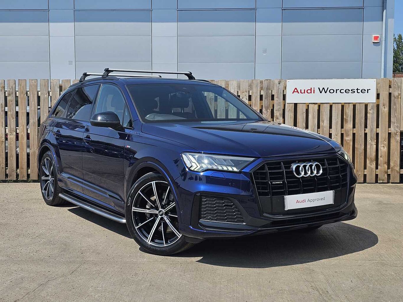 Main listing image - Audi Q7