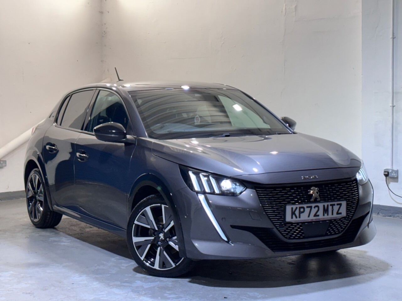 Main listing image - Peugeot 208