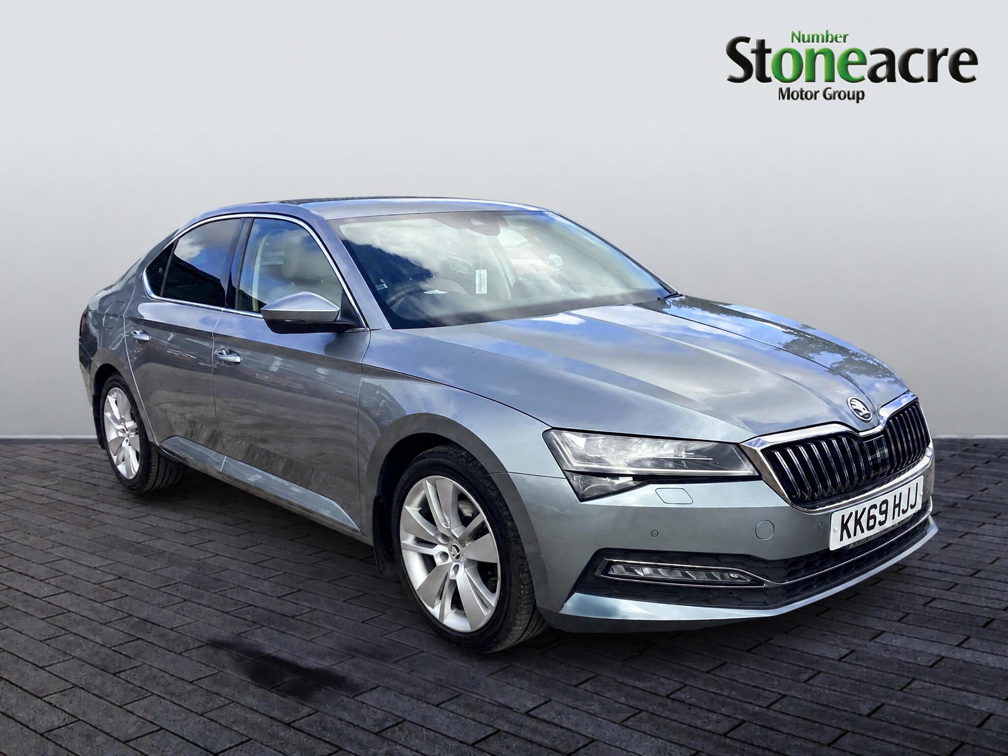 Main listing image - Skoda Superb