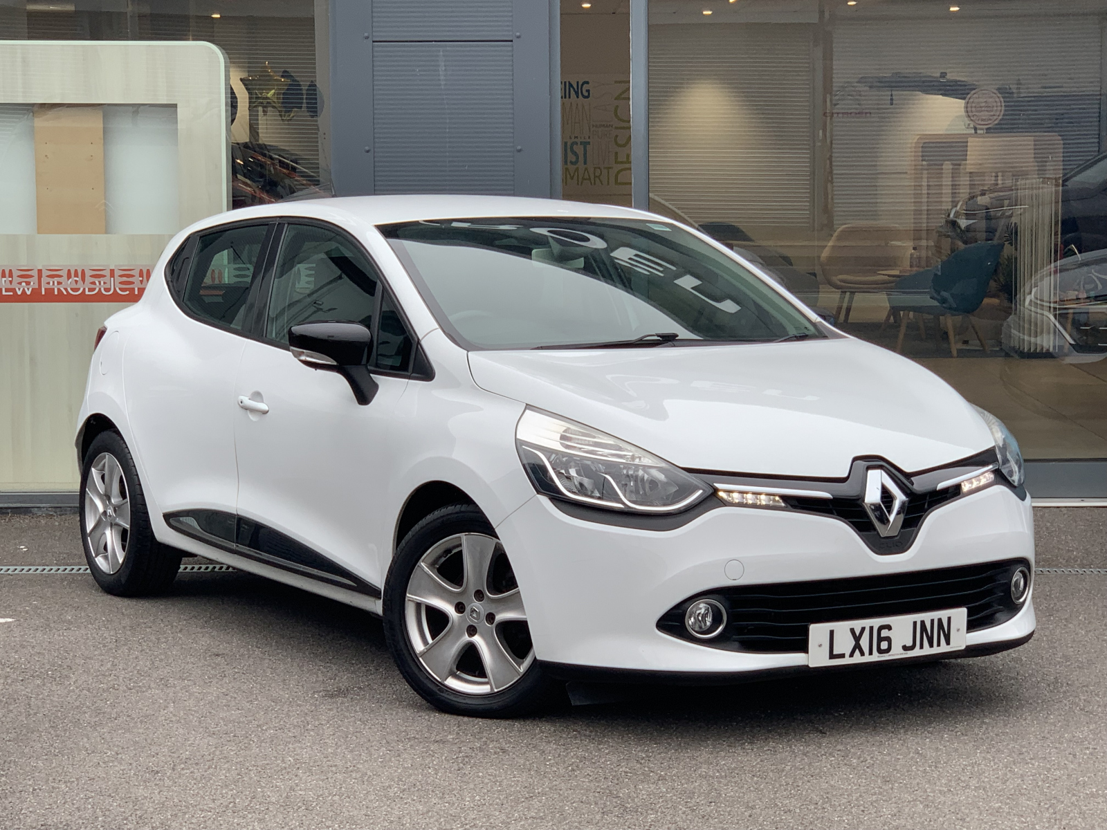 Main listing image - Renault Clio