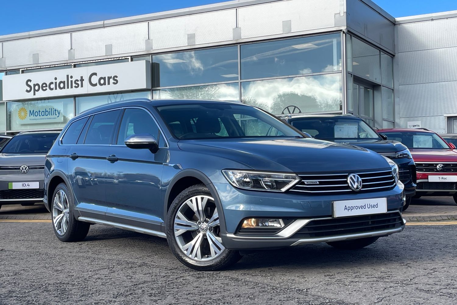 Main listing image - Volkswagen Passat Alltrack