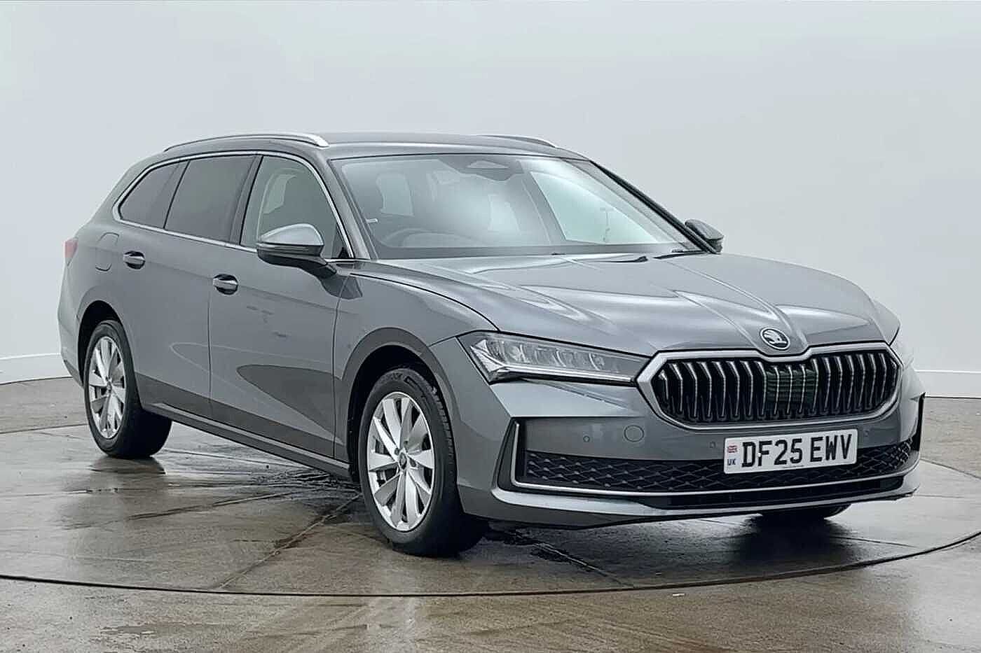 Main listing image - Skoda Superb Estate