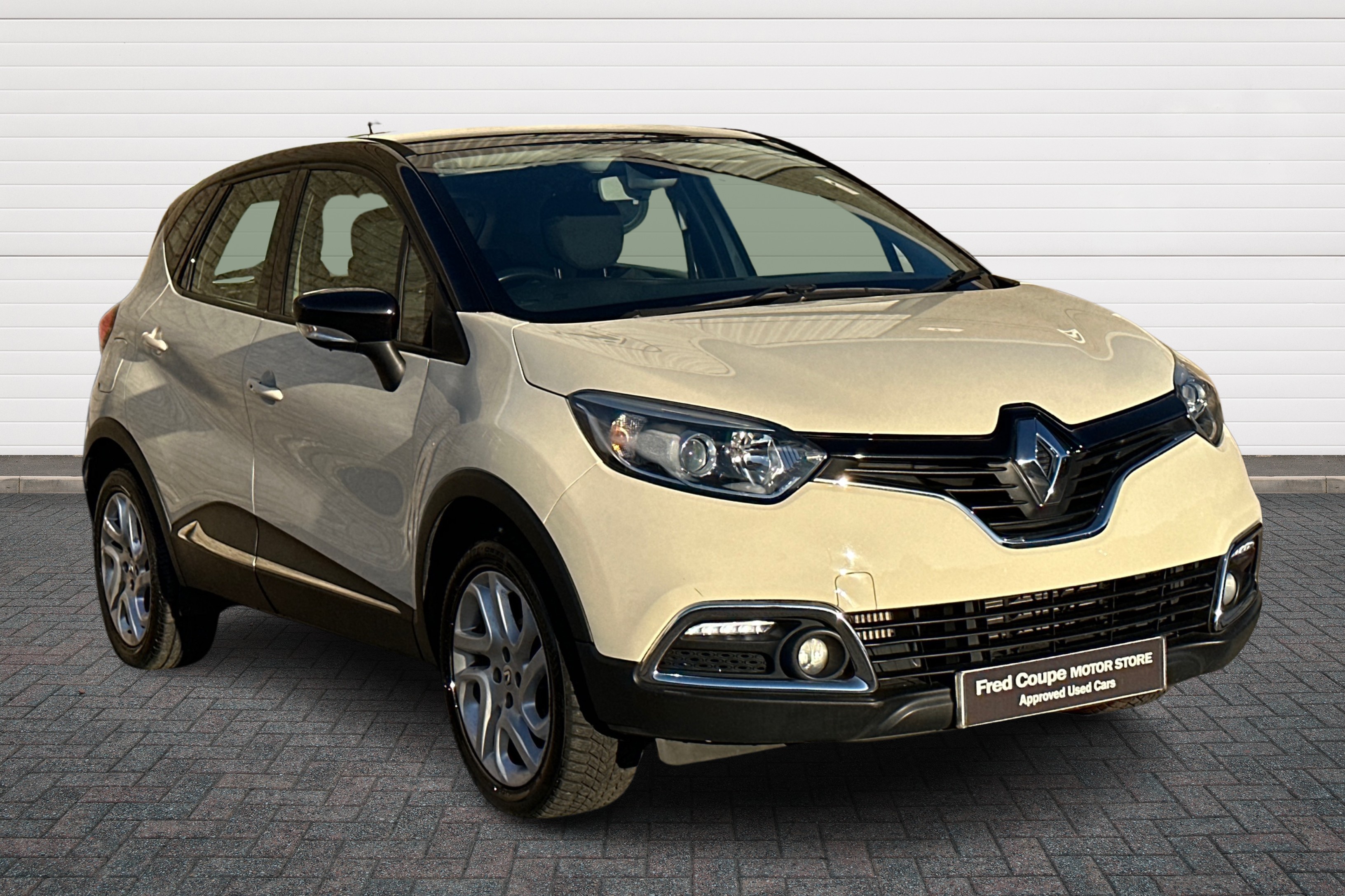 Main listing image - Renault Captur