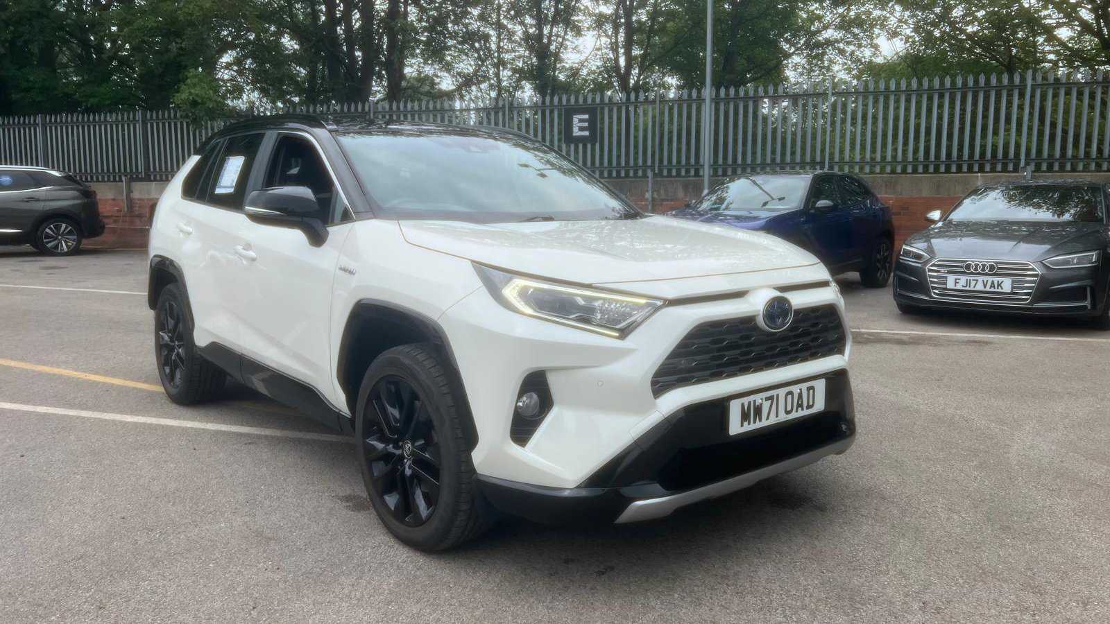 Main listing image - Toyota RAV4