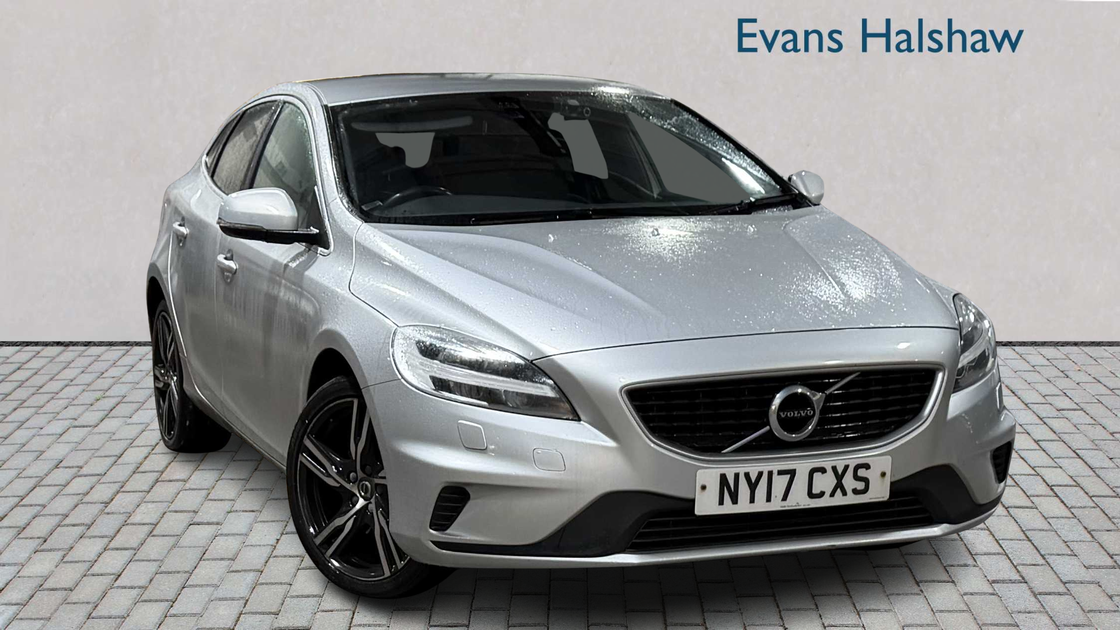 Main listing image - Volvo V40