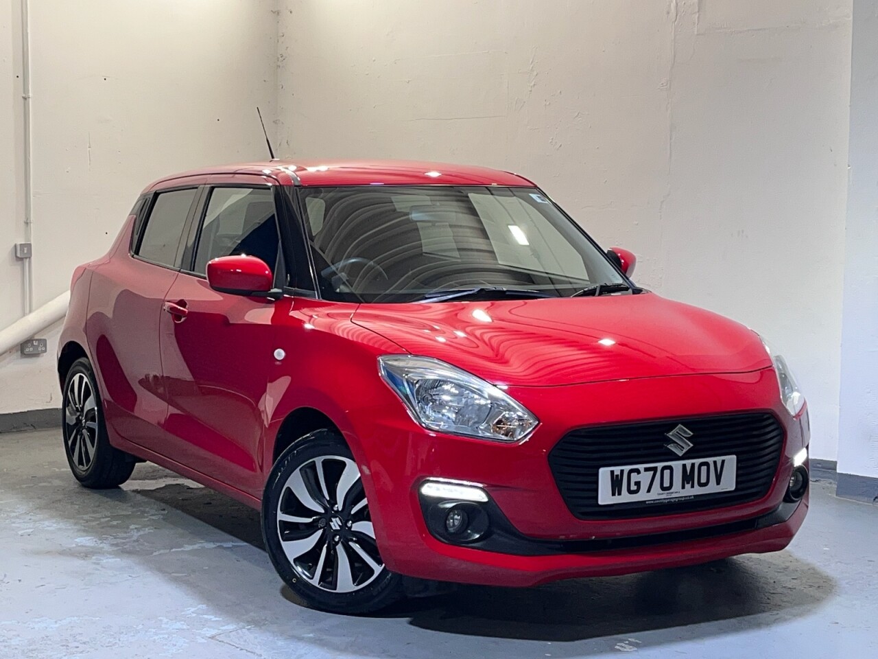 Main listing image - Suzuki Swift