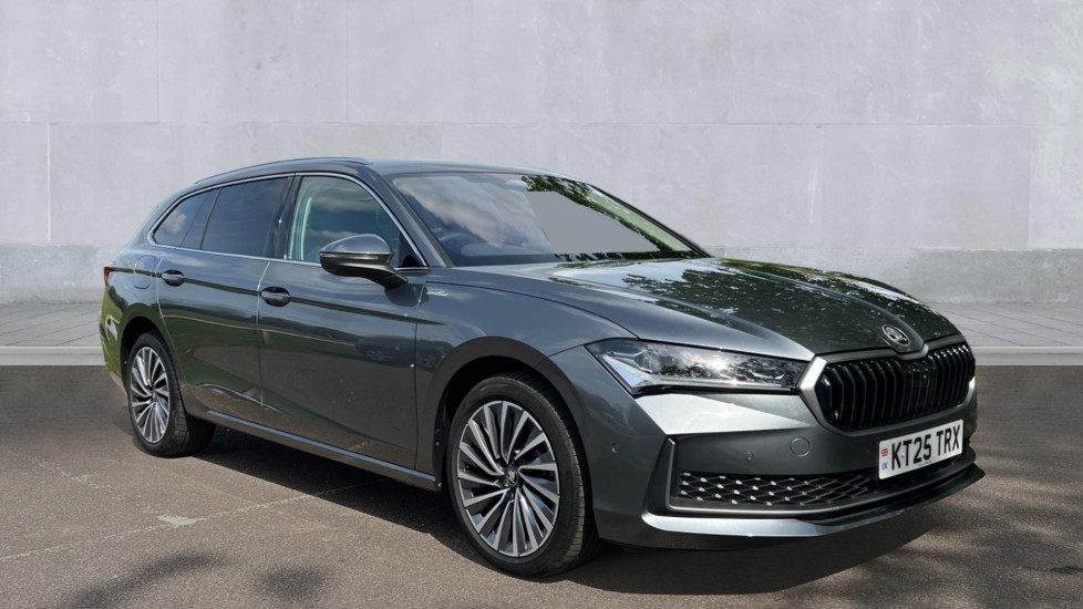 Main listing image - Skoda Superb Estate