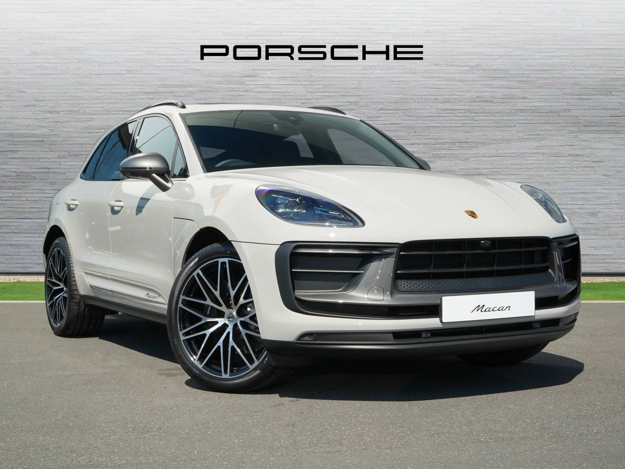 Main listing image - Porsche Macan