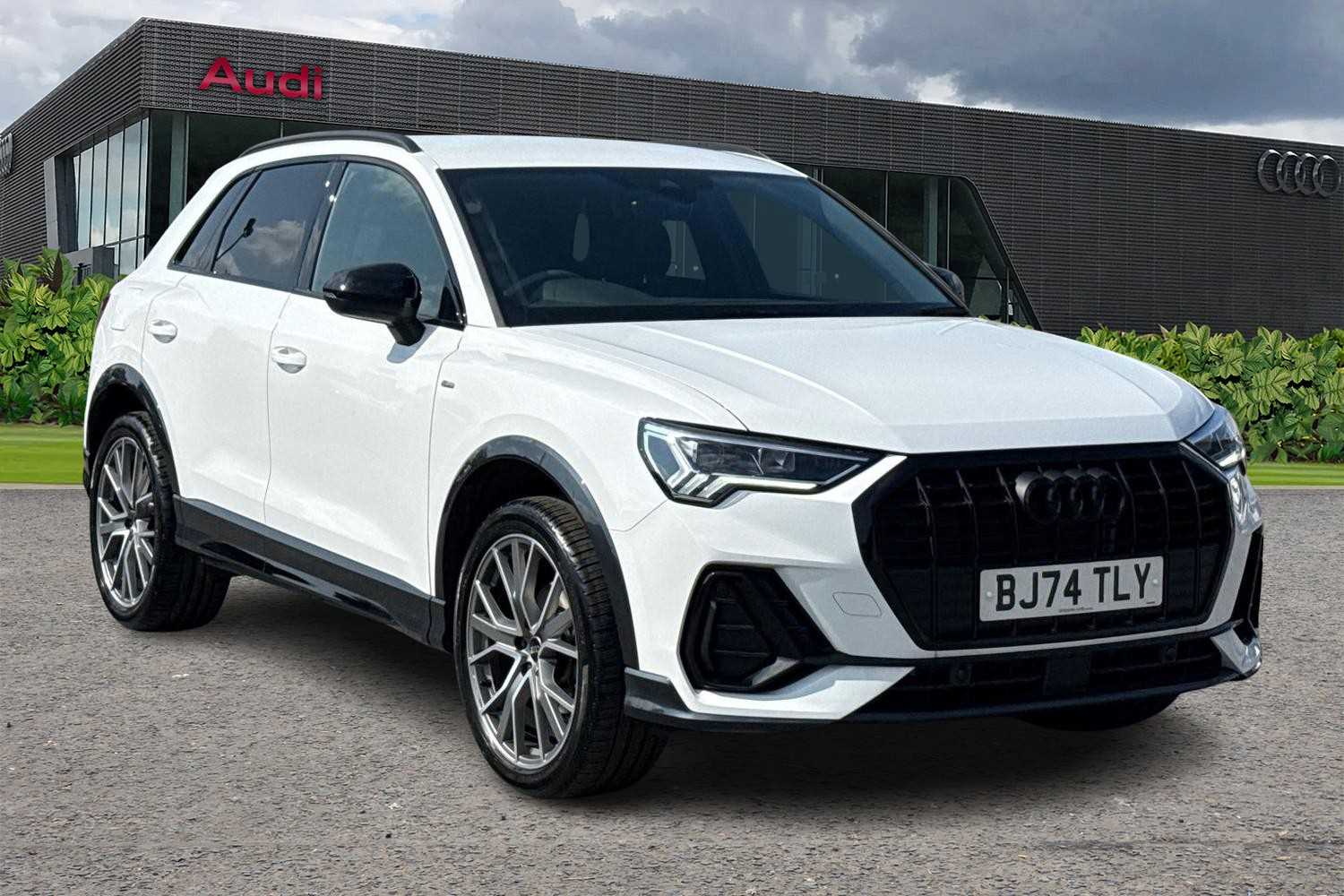Main listing image - Audi Q3