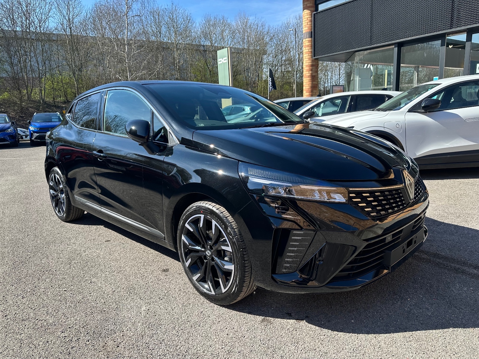 Main listing image - Renault Clio