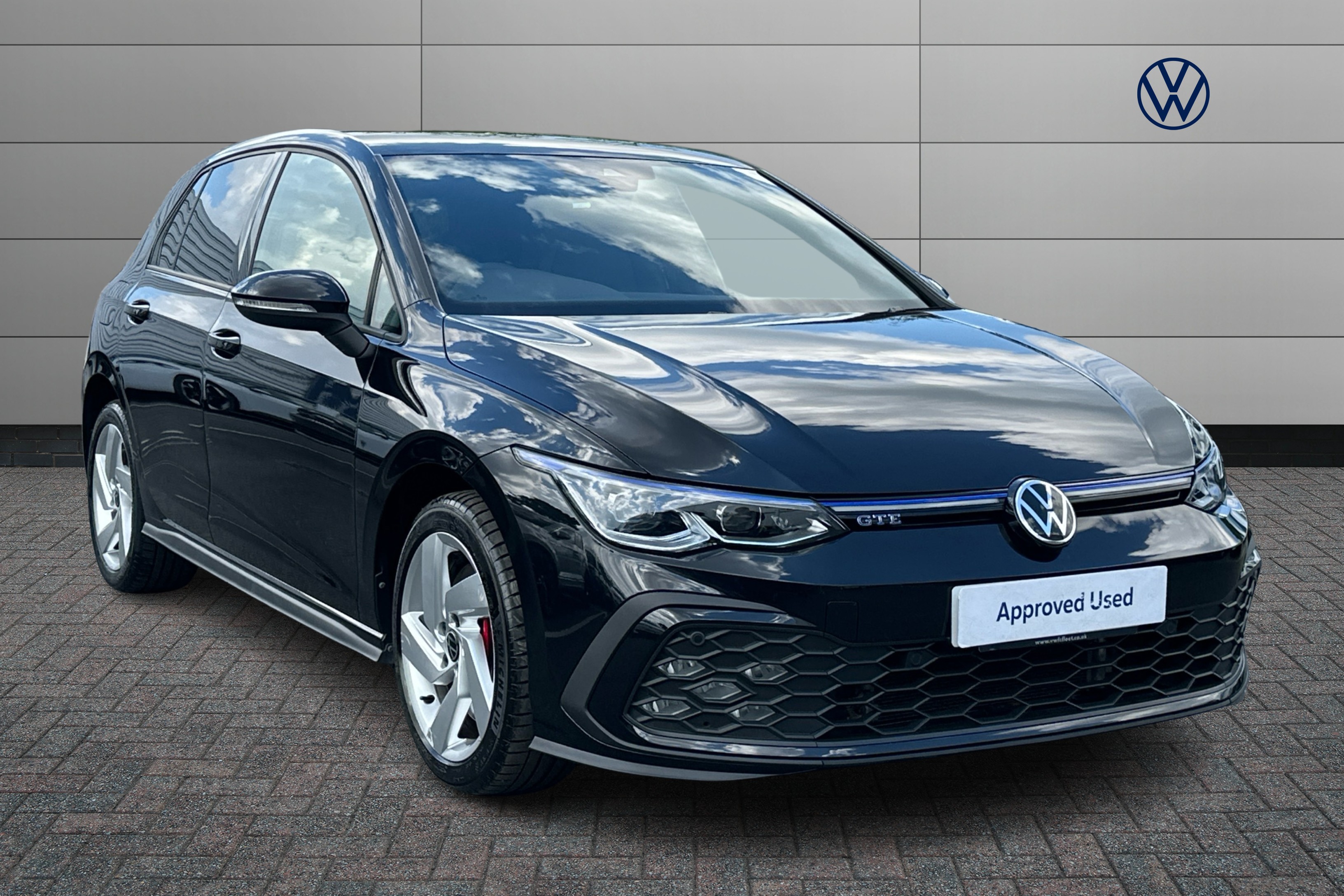 Main listing image - Volkswagen Golf GTE